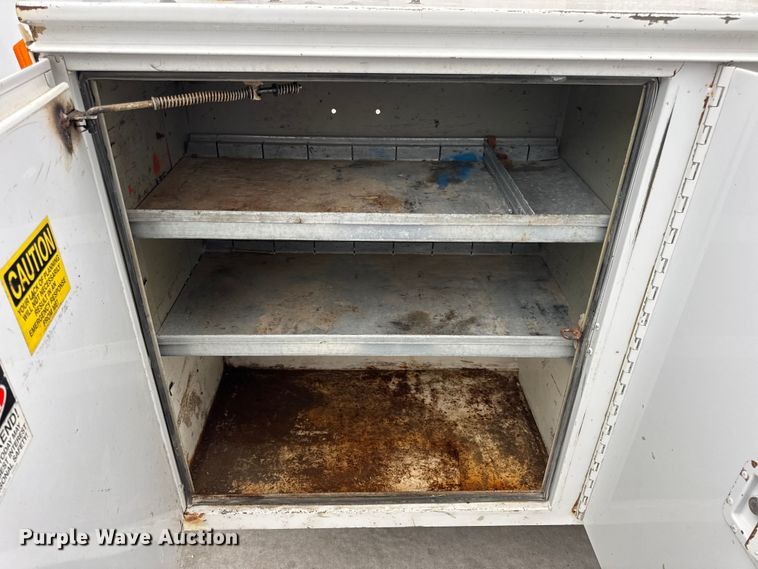 image for item DO2270 2004 Ford F550 XL Super Duty utility / service truck