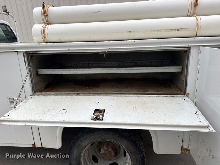 image for item DO2270 2004 Ford F550 XL Super Duty utility / service truck