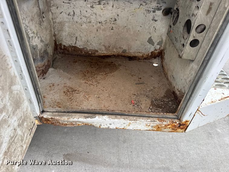 image for item DO2270 2004 Ford F550 XL Super Duty utility / service truck