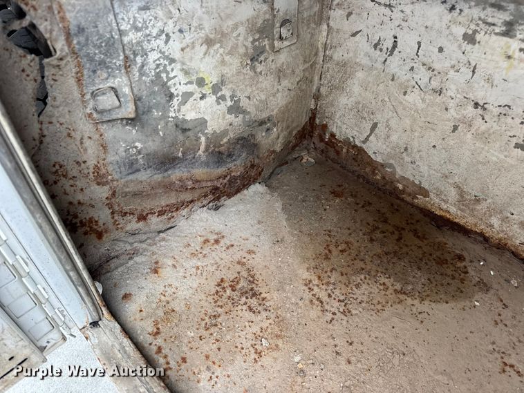 image for item DO2270 2004 Ford F550 XL Super Duty utility / service truck