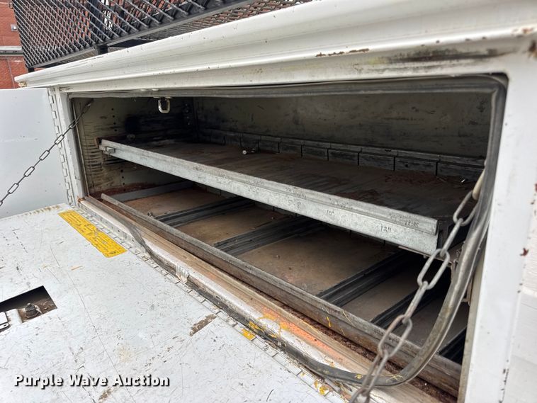 image for item DO2270 2004 Ford F550 XL Super Duty utility / service truck