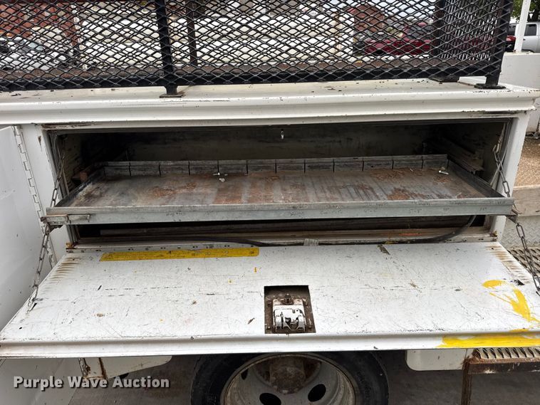 image for item DO2270 2004 Ford F550 XL Super Duty utility / service truck