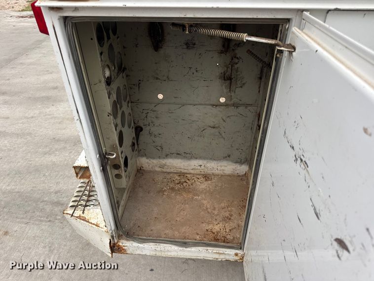 image for item DO2270 2004 Ford F550 XL Super Duty utility / service truck