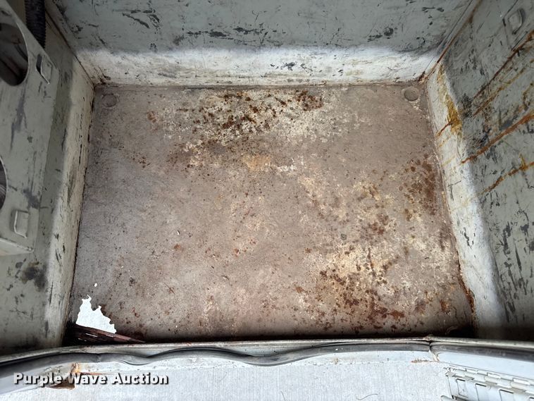 image for item DO2270 2004 Ford F550 XL Super Duty utility / service truck