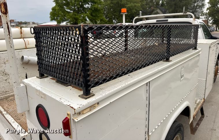 image for item DO2270 2004 Ford F550 XL Super Duty utility / service truck