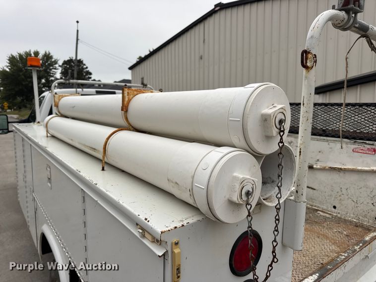 image for item DO2270 2004 Ford F550 XL Super Duty utility / service truck