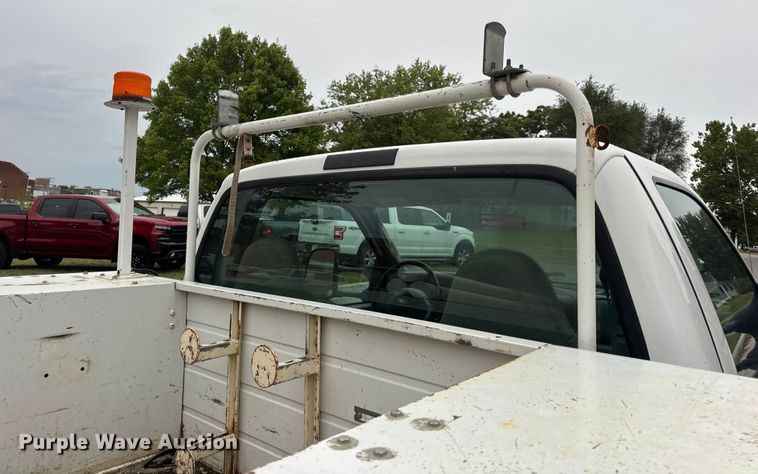 image for item DO2270 2004 Ford F550 XL Super Duty utility / service truck