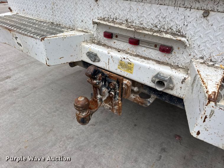 image for item DO2270 2004 Ford F550 XL Super Duty utility / service truck