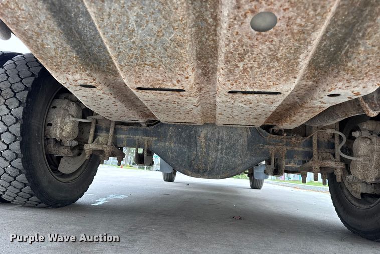 image for item DO2270 2004 Ford F550 XL Super Duty utility / service truck