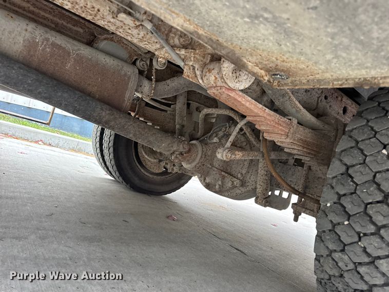 image for item DO2270 2004 Ford F550 XL Super Duty utility / service truck