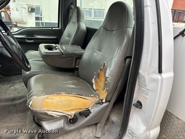 image for item DO2270 2004 Ford F550 XL Super Duty utility / service truck