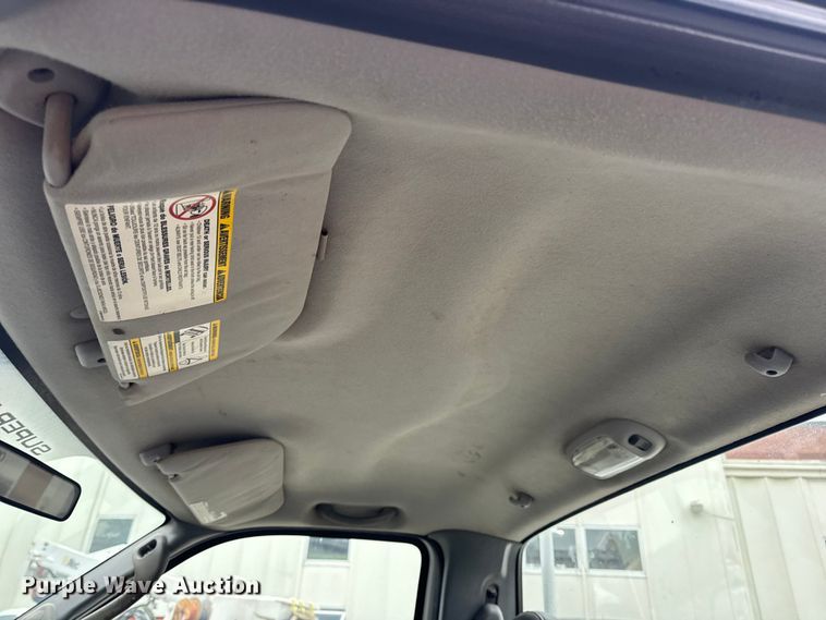 image for item DO2270 2004 Ford F550 XL Super Duty utility / service truck