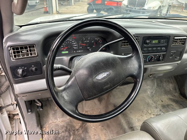 image for item DO2270 2004 Ford F550 XL Super Duty utility / service truck