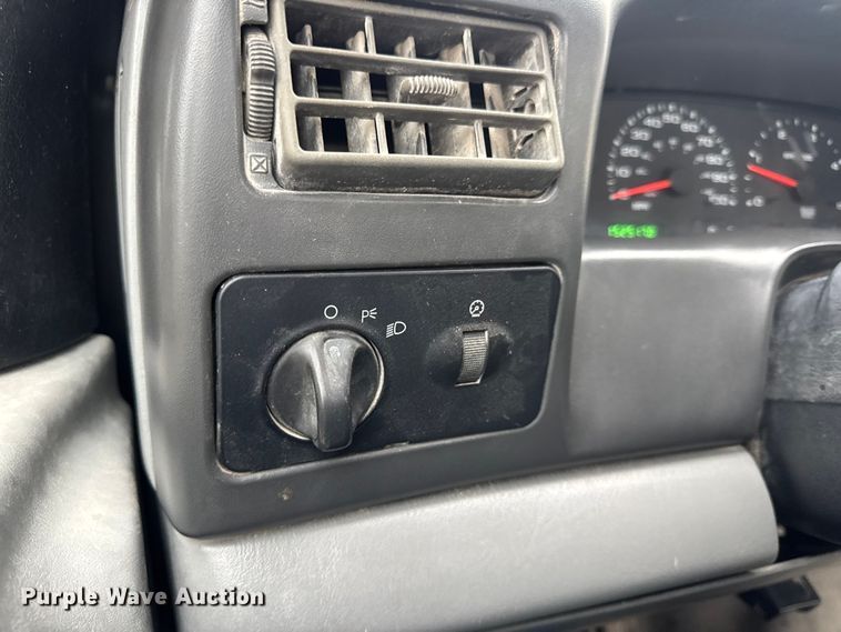 image for item DO2270 2004 Ford F550 XL Super Duty utility / service truck
