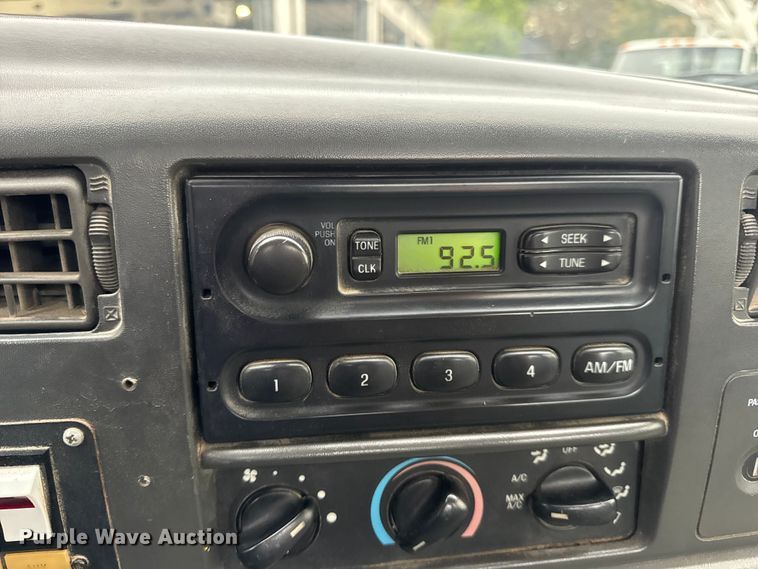 image for item DO2270 2004 Ford F550 XL Super Duty utility / service truck