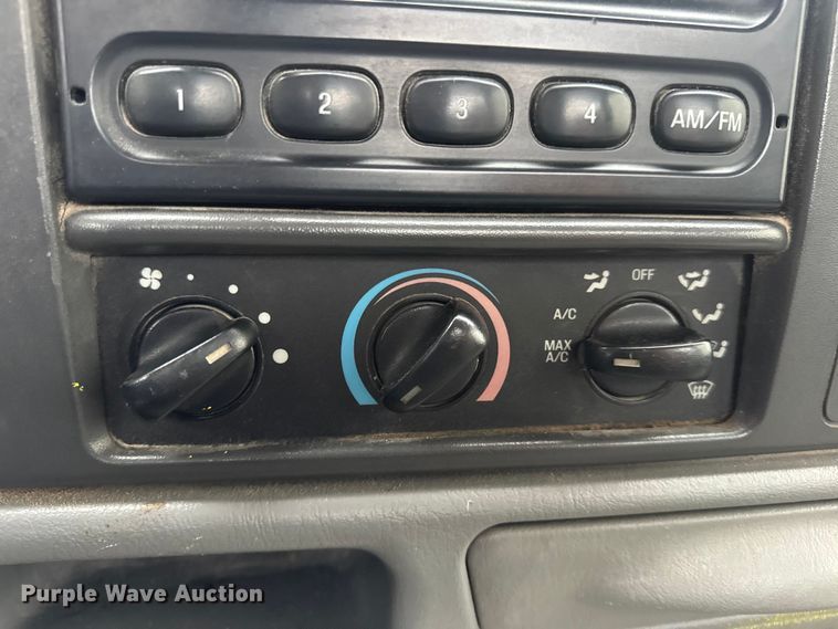 image for item DO2270 2004 Ford F550 XL Super Duty utility / service truck