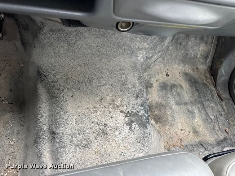 image for item DO2270 2004 Ford F550 XL Super Duty utility / service truck