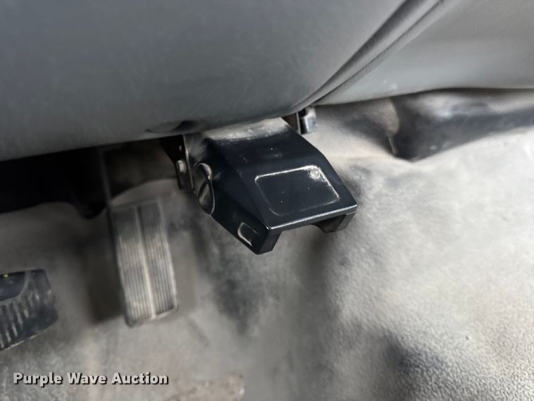 image for item DO2270 2004 Ford F550 XL Super Duty utility / service truck