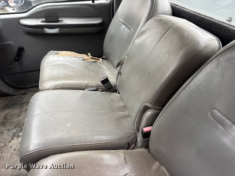 image for item DO2270 2004 Ford F550 XL Super Duty utility / service truck