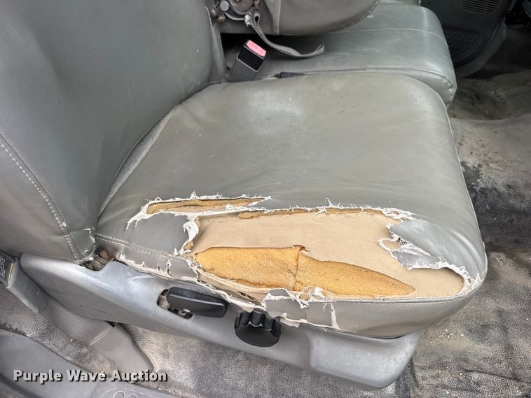 image for item DO2270 2004 Ford F550 XL Super Duty utility / service truck