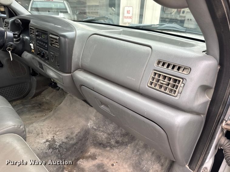 image for item DO2270 2004 Ford F550 XL Super Duty utility / service truck