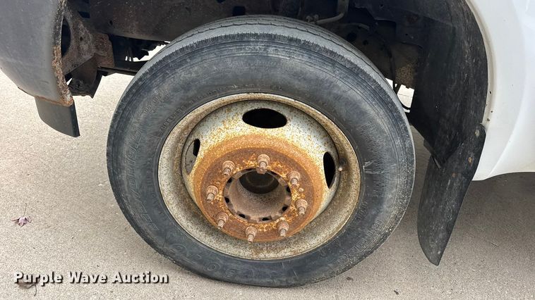 image for item DO2270 2004 Ford F550 XL Super Duty utility / service truck