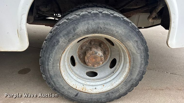 image for item DO2270 2004 Ford F550 XL Super Duty utility / service truck