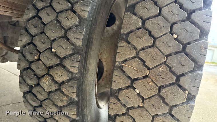 image for item DO2270 2004 Ford F550 XL Super Duty utility / service truck