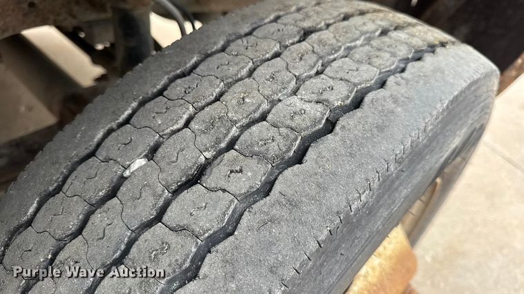 image for item DO2270 2004 Ford F550 XL Super Duty utility / service truck