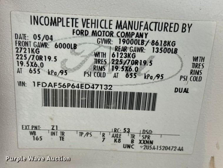 image for item DO2270 2004 Ford F550 XL Super Duty utility / service truck