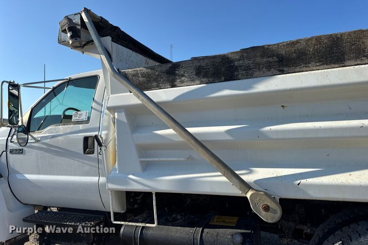 image for item DO2282 2007 Ford F-650 XL dump truck