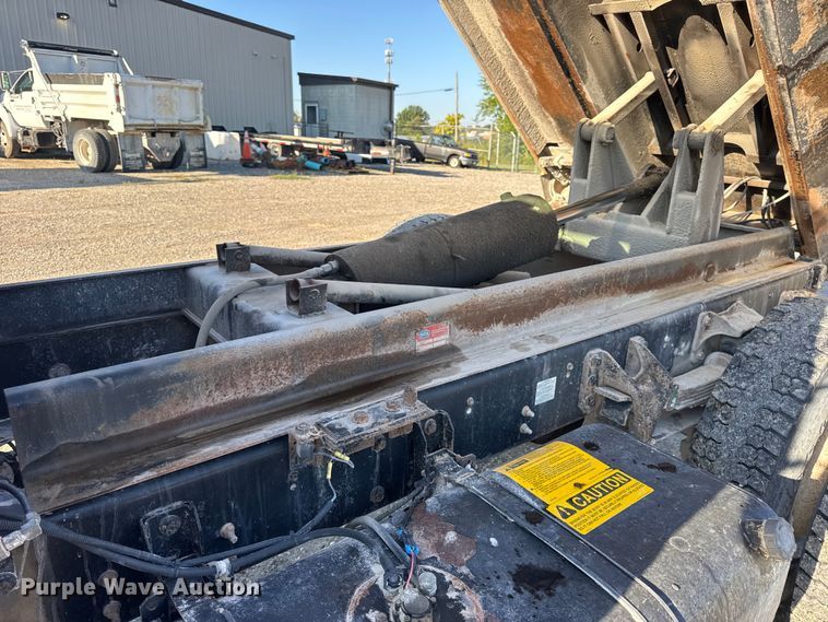 image for item DO2282 2007 Ford F-650 XL dump truck