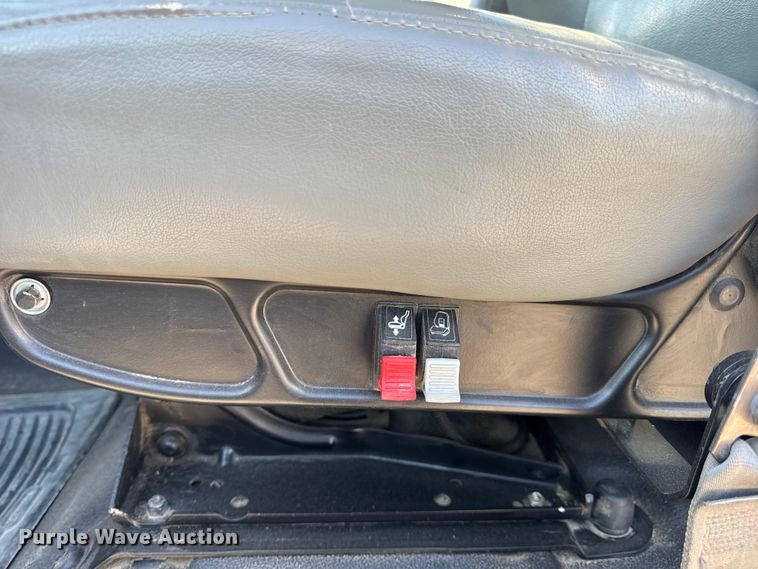 image for item DO2282 2007 Ford F-650 XL dump truck