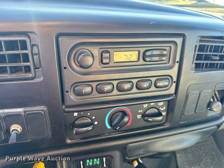 image for item DO2282 2007 Ford F-650 XL dump truck