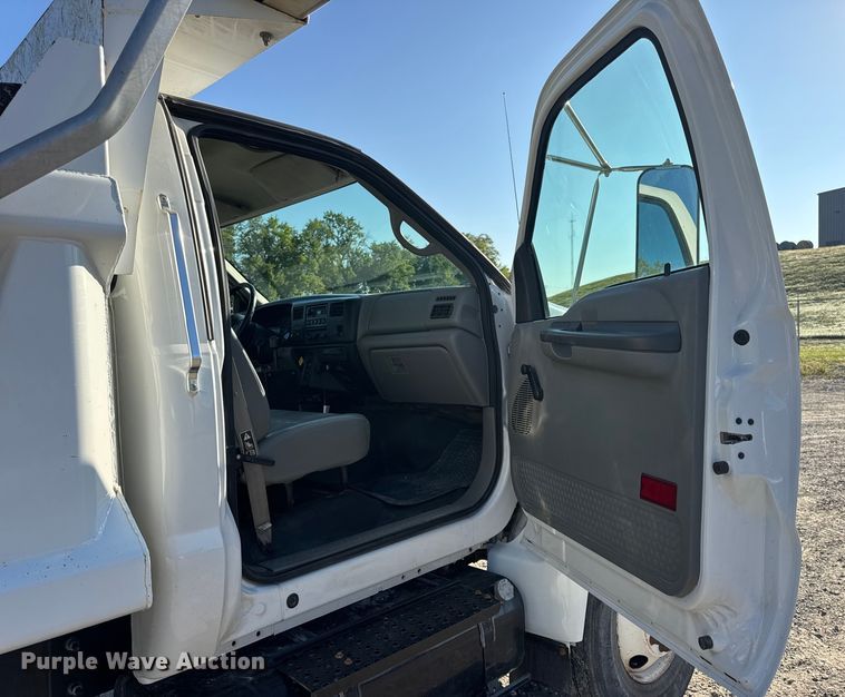 image for item DO2282 2007 Ford F-650 XL dump truck