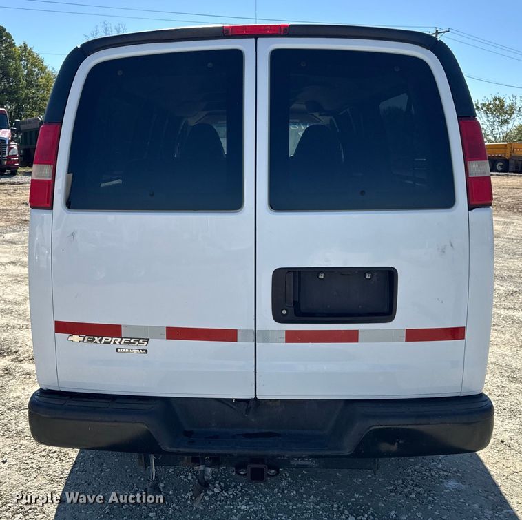 image for item DO2290 2015 Chevrolet Express 3500 van
