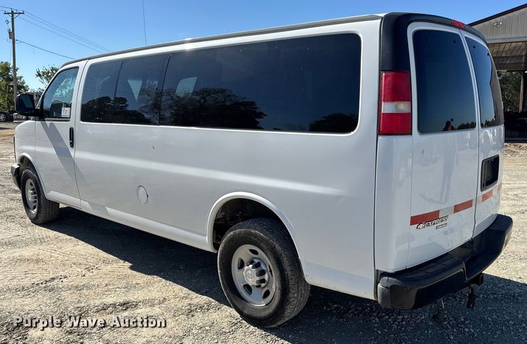 image for item DO2290 2015 Chevrolet Express 3500 van