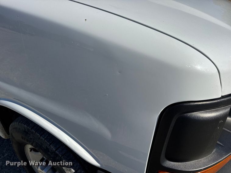 image for item DO2290 2015 Chevrolet Express 3500 van