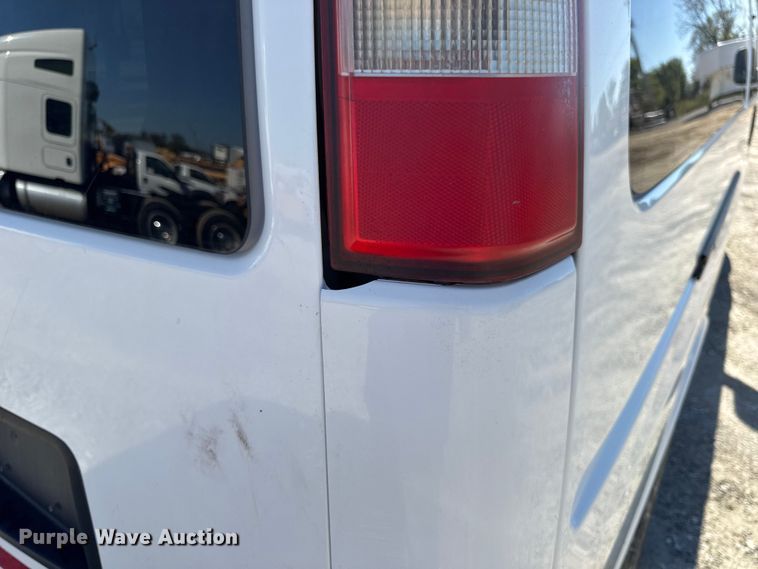 image for item DO2290 2015 Chevrolet Express 3500 van