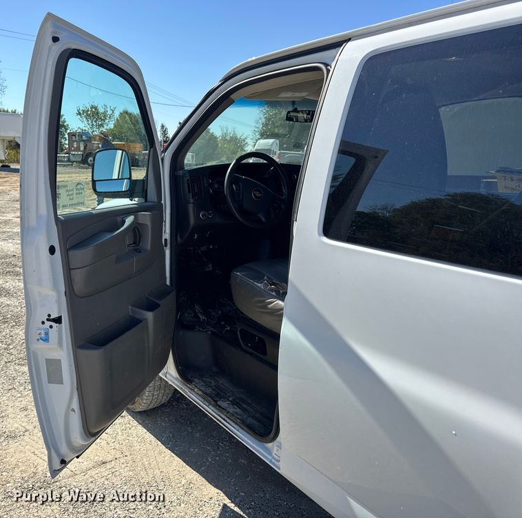 image for item DO2290 2015 Chevrolet Express 3500 van