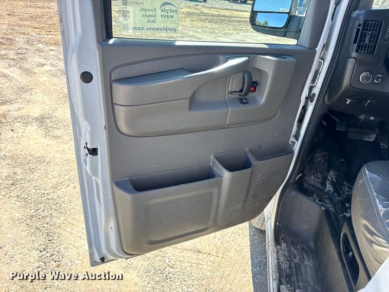 image for item DO2290 2015 Chevrolet Express 3500 van