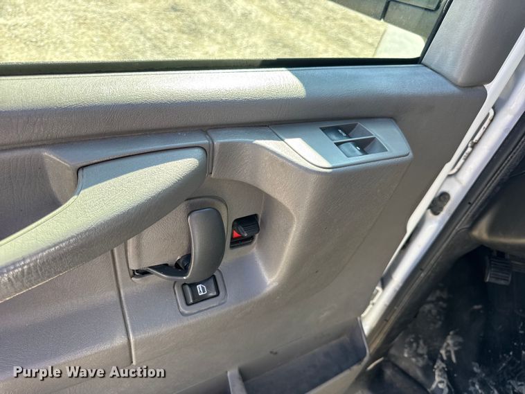 image for item DO2290 2015 Chevrolet Express 3500 van