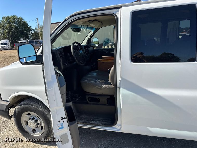 image for item DO2290 2015 Chevrolet Express 3500 van