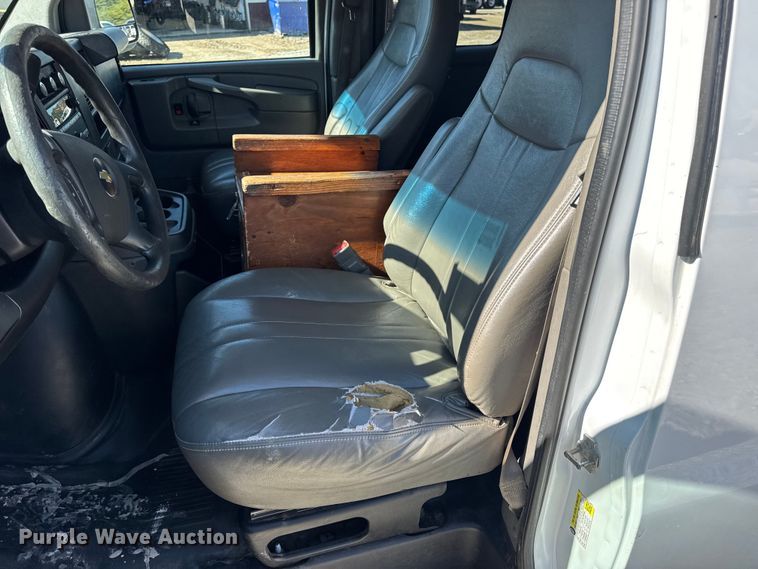image for item DO2290 2015 Chevrolet Express 3500 van