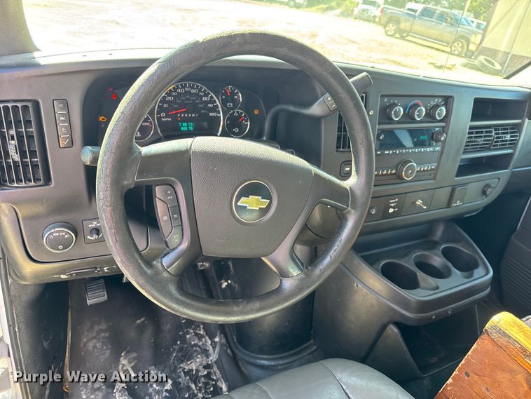 image for item DO2290 2015 Chevrolet Express 3500 van
