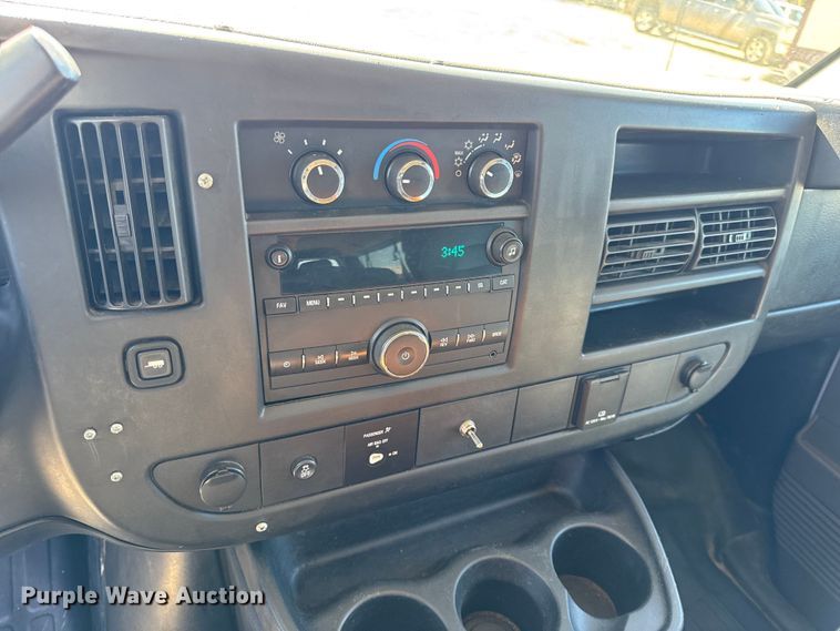 image for item DO2290 2015 Chevrolet Express 3500 van