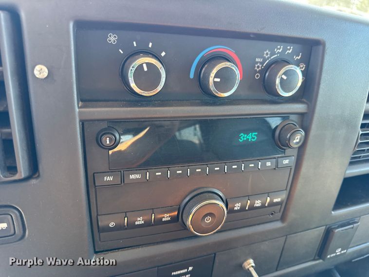 image for item DO2290 2015 Chevrolet Express 3500 van