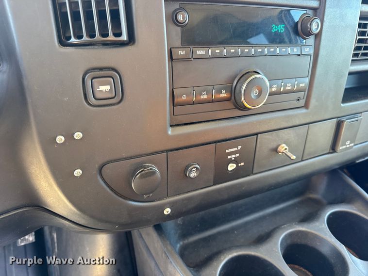 image for item DO2290 2015 Chevrolet Express 3500 van