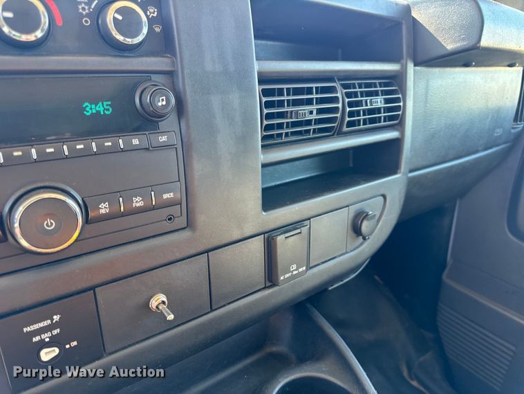 image for item DO2290 2015 Chevrolet Express 3500 van