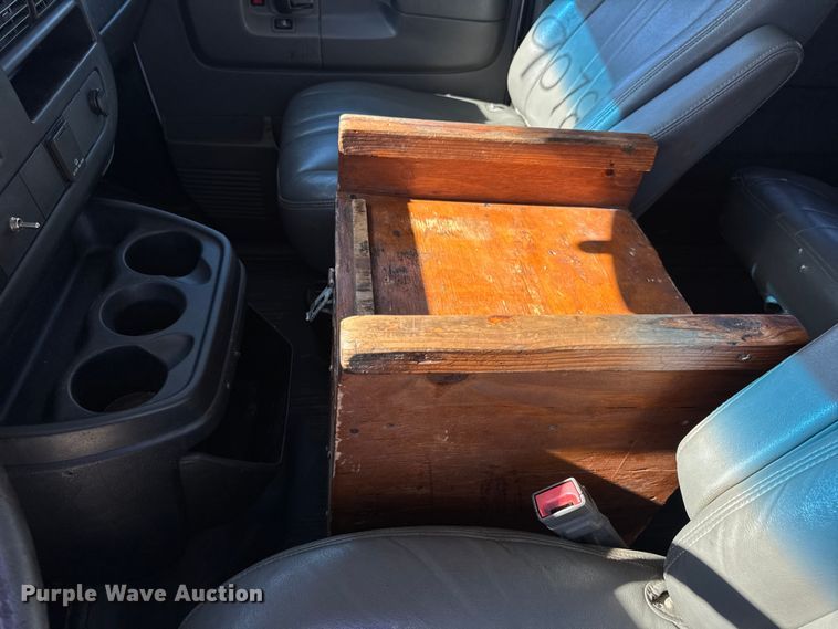 image for item DO2290 2015 Chevrolet Express 3500 van